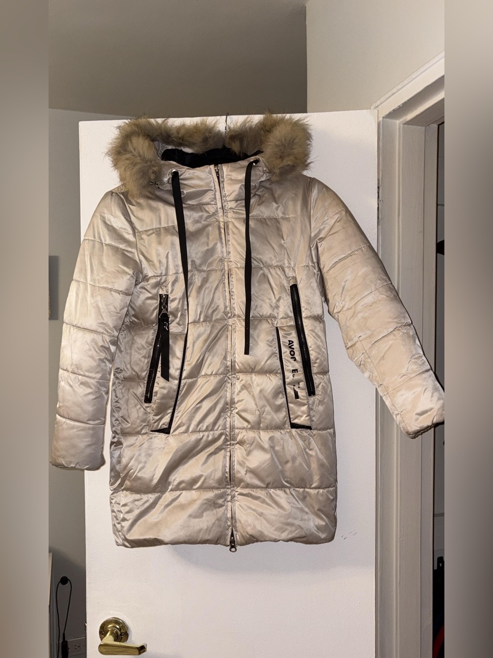 heavyweight parka features a metallic sand quilted finish and a faux-fur trimmer